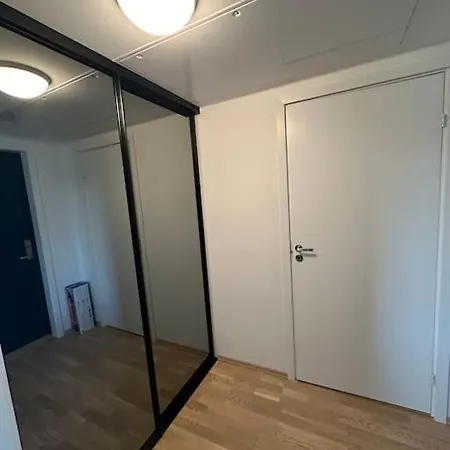 Sentral Hjorneleilighet Med Balkong *