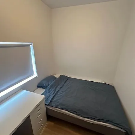 Sentral Hjorneleilighet Med Balkong Apartament