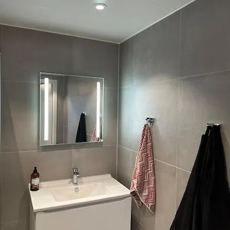 Apartament Sentral Hjorneleilighet Med Balkong